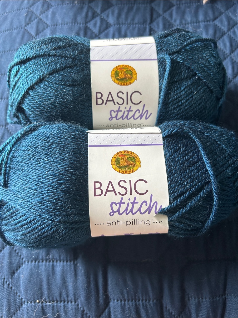 Lion Brand Basic Stitch Yarn - 109 Steel Blue - 2 Skiens